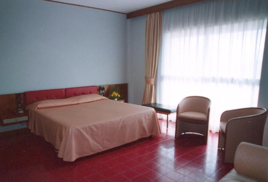 Park Hotel Baia Domizia Δωμάτιο φωτογραφία