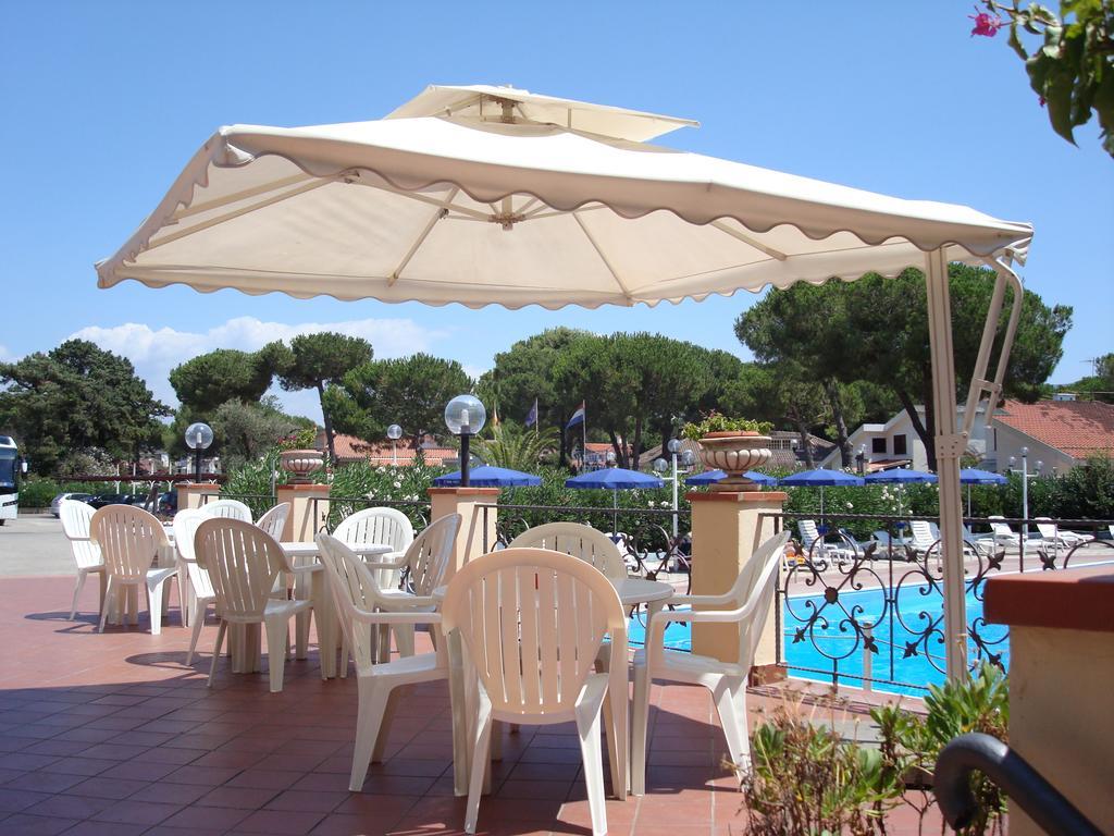 Park Hotel Baia Domizia Εξωτερικό φωτογραφία
