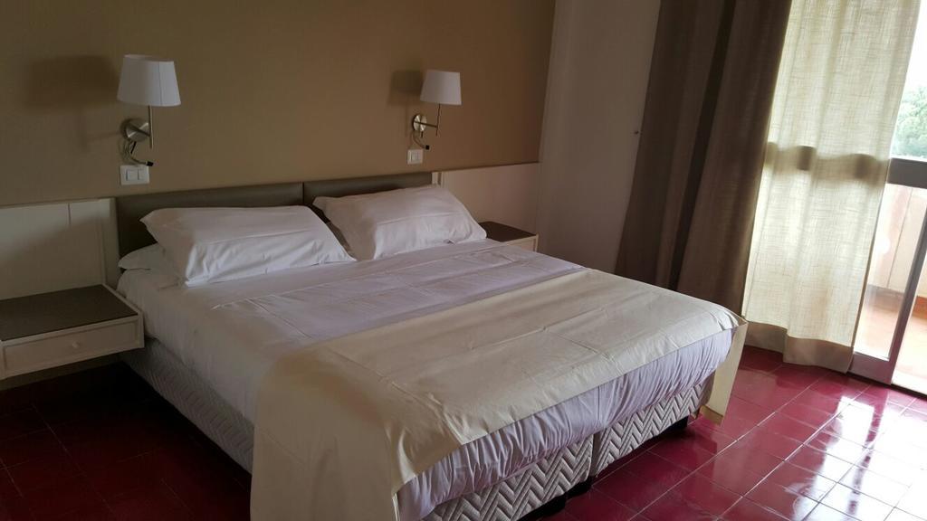 Park Hotel Baia Domizia Εξωτερικό φωτογραφία