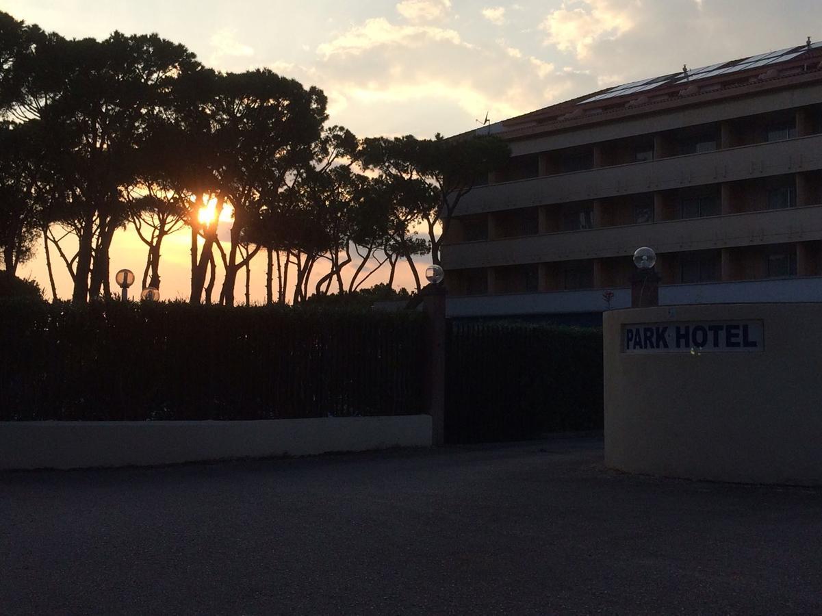 Park Hotel Baia Domizia Εξωτερικό φωτογραφία