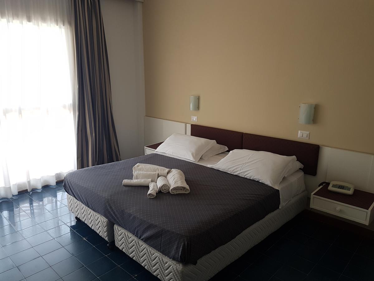 Park Hotel Baia Domizia Εξωτερικό φωτογραφία