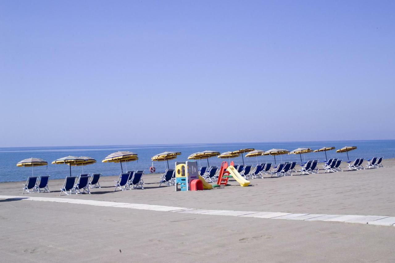 Park Hotel Baia Domizia Εξωτερικό φωτογραφία